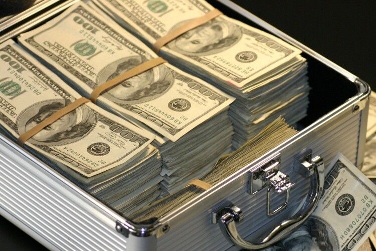 Волинський митник, якого затримали з $700 тисячами в багажнику, просить у нардепа-слуги посаду «начальника з контрабанди»