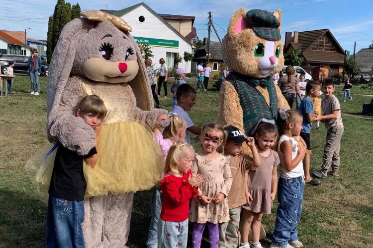 Волинське селище подарувало свято дітям (Фото)