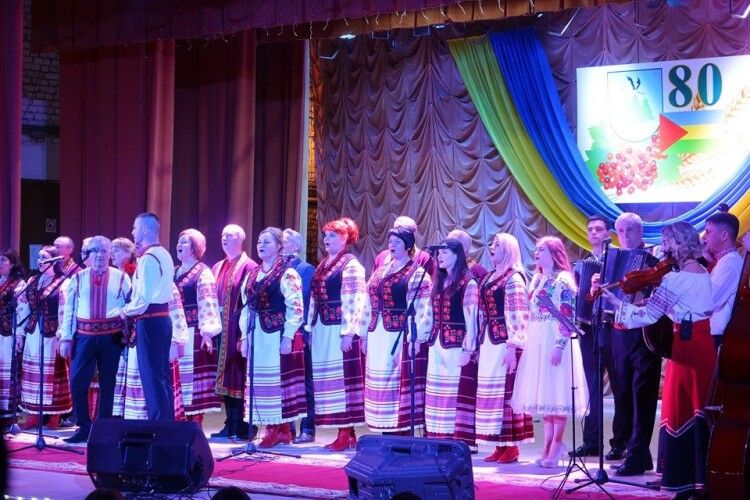 Нардеп відзначила подяками маневичан з нагоди 80-річчя району