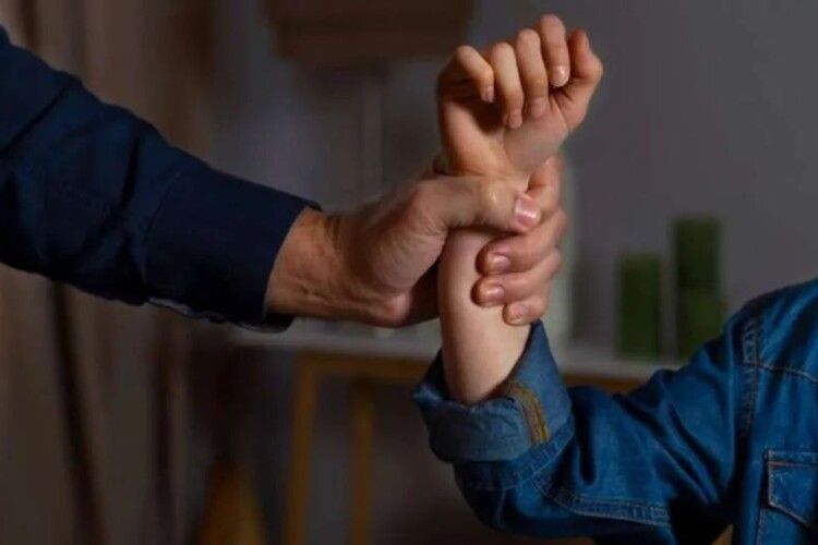 На Волині покарали чоловіка за домашнє насильство над дружиною