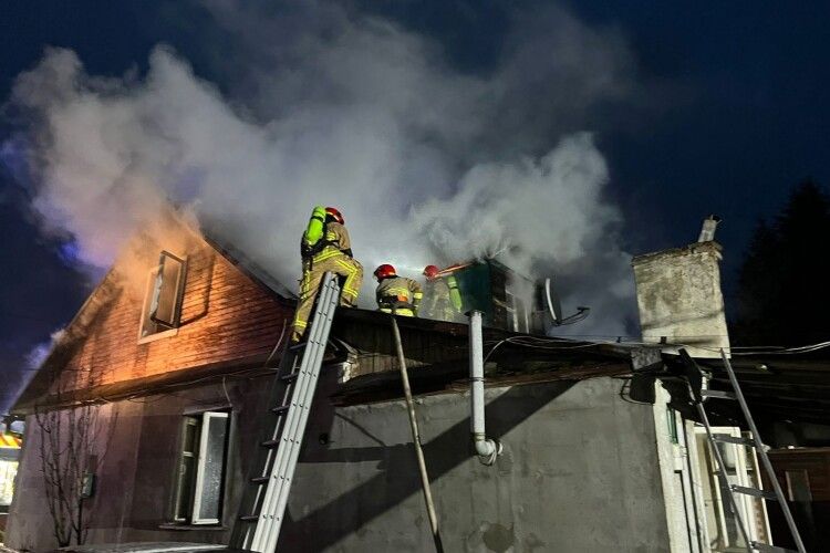 На Рівненщині ледь не згоріла хата (Фото)