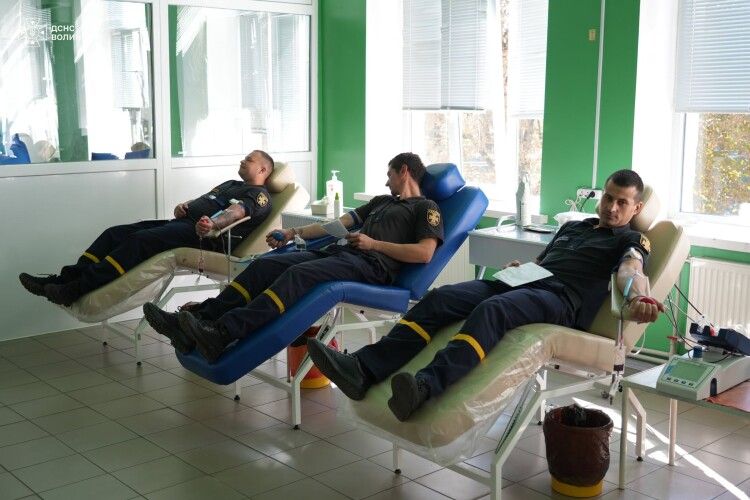  Волинські рятувальники свій професійний день відзначили здачею крові