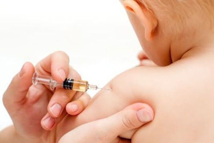 Чому в Україні вже півтора місяці новонародженим не колють БЦЖ-вакцину