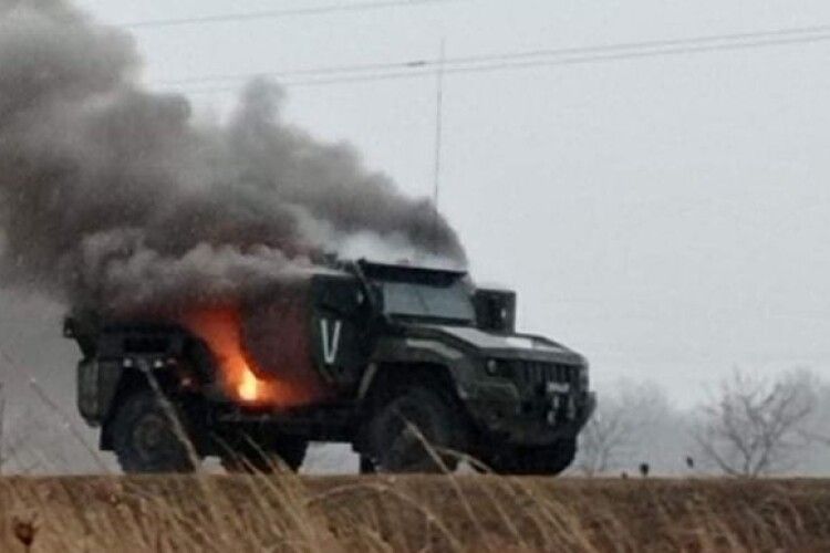 Спалюють цілодобово: черга військових авто до крематорію в Криму не зупиняється