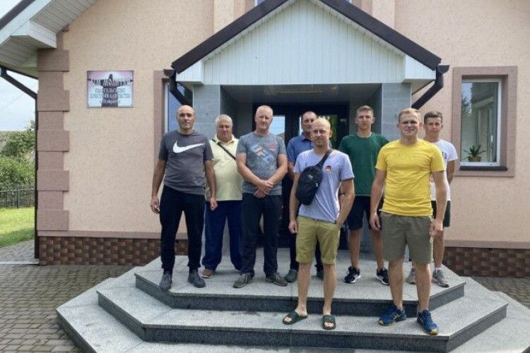 Волинянин, який відбудовує Благодатівку, закликає українців допомагати регіонам, що постраждали від війни