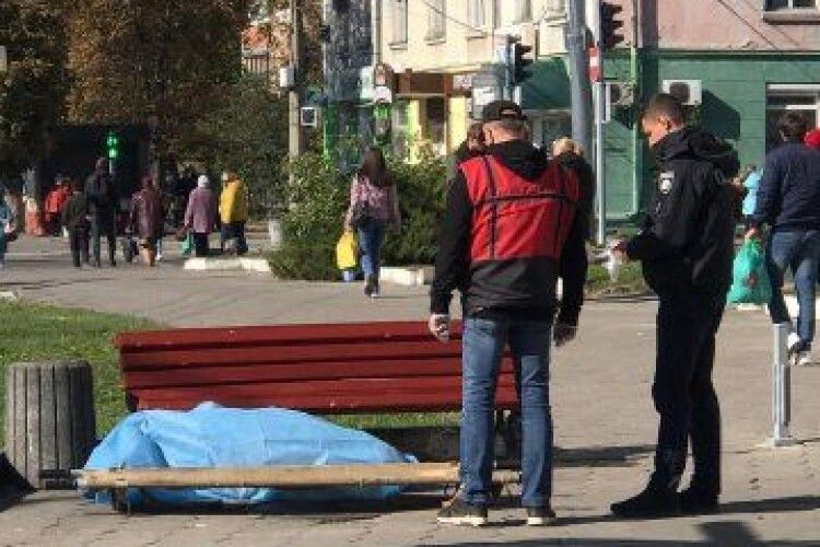 У Луцьку посеред вулиці виявили тіло чоловіка