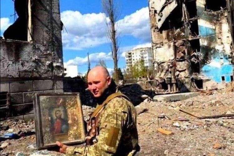 У повністю зруйнованому будинку у Бородянці під завалами знайшли ікону