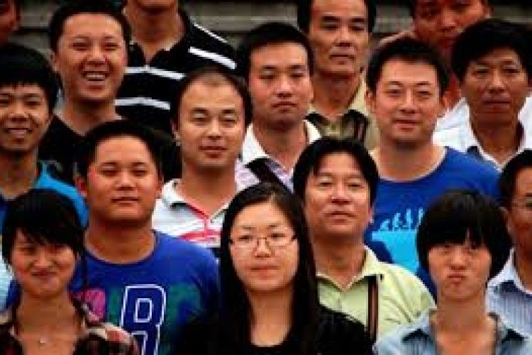 Поліція Китаю почала використовувати окуляри, які розпізнають обличчя