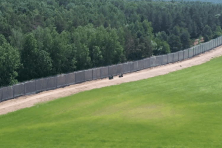 Польща встановила 140-кілометрову стіну на кордоні з Білоруссю 