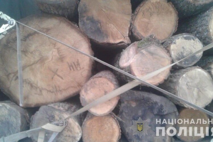 У Ківерцівському районі затримали автомобіль з деревиною без маркування та документів 