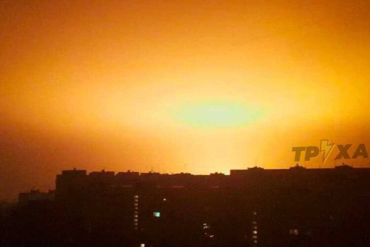 У Харкові знову потужні вибухи (Моторошні відео)