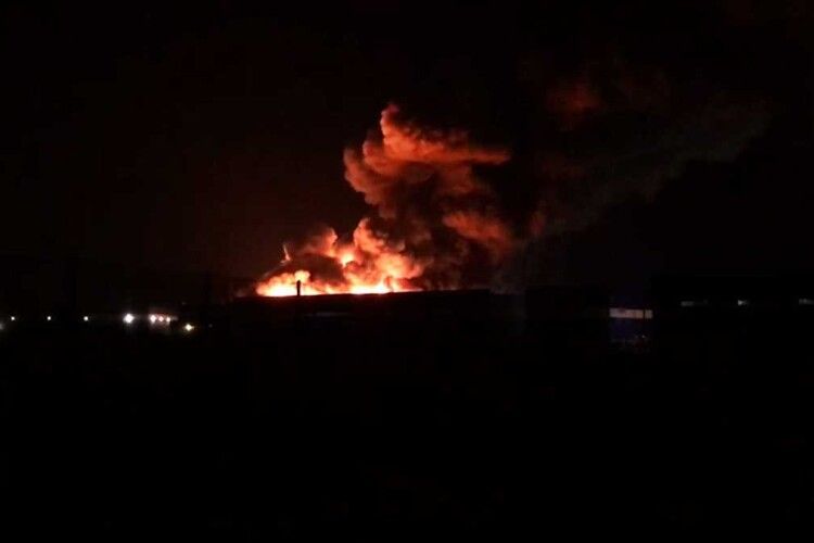 Серіал про загадкові пожежі в росії триває: серед ночі спалахнув гігантський склад під Москвою