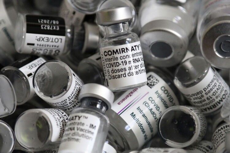 47-річний чоловік помер після щеплення вакциною Pfizer: що показав розтин