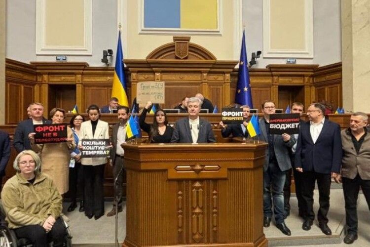 Петро Порошенко: саме від парламенту залежить, чи подолає Україна небезпечну кризу (Відео)