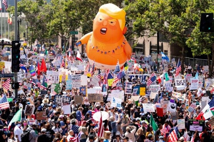 У день народження Трампа: США охопили масові протести