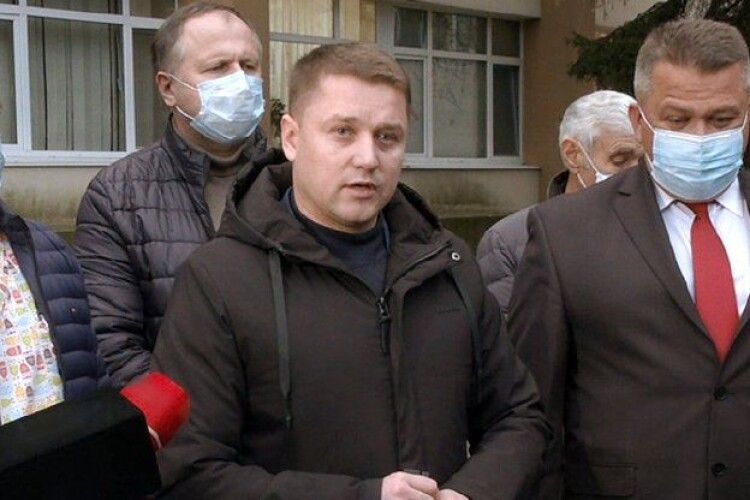 У сусідньому Рівному бракує кисню для розгортання додаткових COVID-ліжок. Як діють