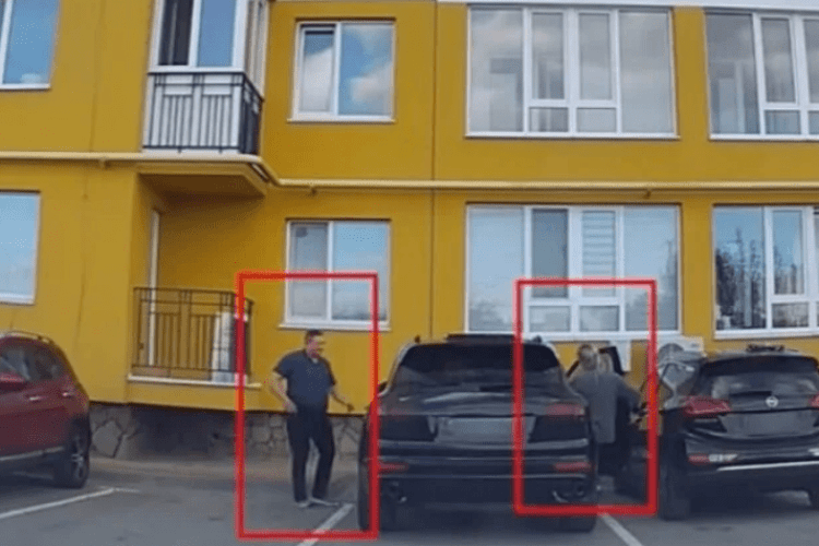 Живуть у службовій квартирі, але мають котедж та елітні авто: дружина ексначальника Волинського ТЦК «засвітила» приховане майно