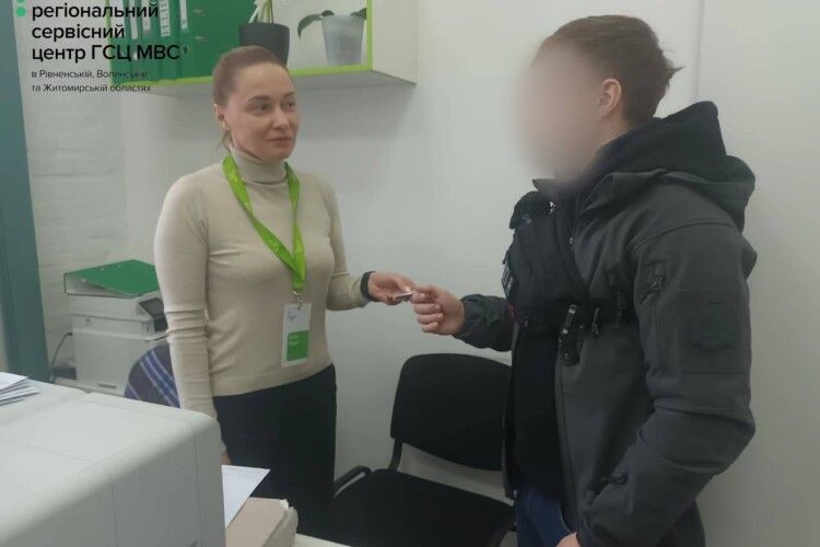 Знову в стрій: звільнений з полону волинянин успішно склав іспит на водійські права