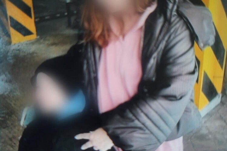 Небайдужий чоловік повідомив волинську поліцію про малу дитину, яка блукала вулицею