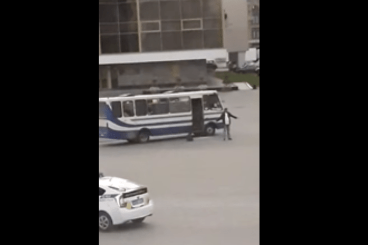 Оприлюднили відео, як у Луцьку здався терорист