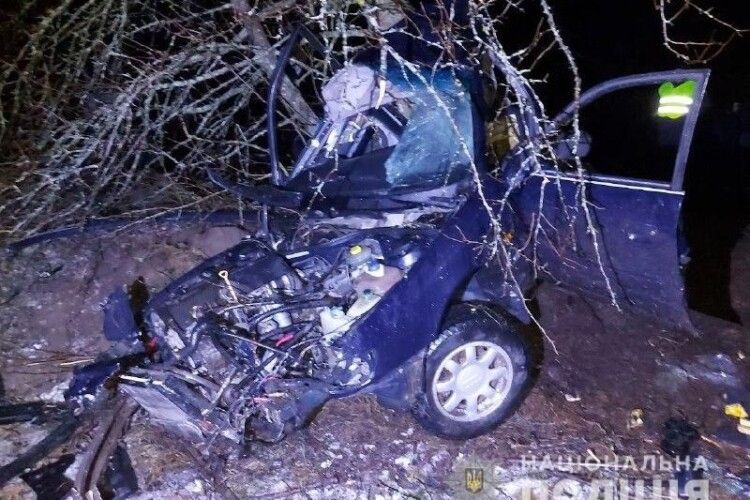 На Рівненщині – автотроща за участі неповнолітніх: водій загинув, троє пасажирів – в реанімації 