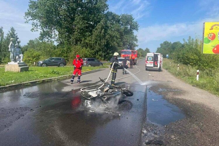 На Волині водій мотоцикла отримав травми й опіки