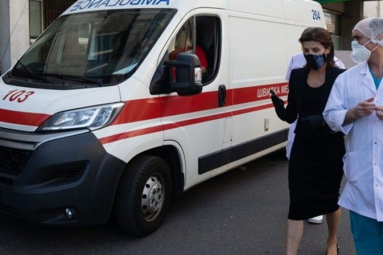 Є обнадійливі новини від лікарів: Марина Порошенко відвідала Володимира Балуха у лікарні 