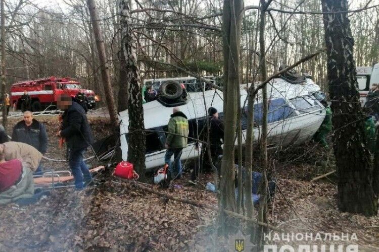 На Рівненщині легковик BMW зіткнувся з маршруткою «Володимирець-Вараш»