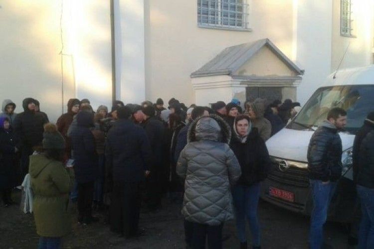 Події біля храму у Жидичині прокоментували у поліції та в Московському патріархаті