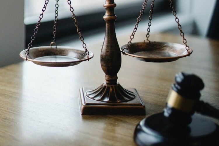 Незаконно звільняв працівників: з керівника Головного управління Держгеокадастру на Волині хочуть стягнути 70 тисяч гривень