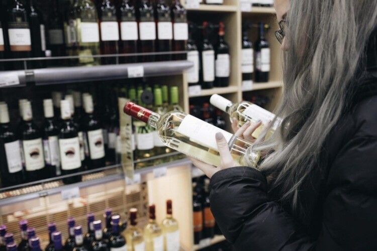 Скільки громади Волині заробили на продажі алкоголю