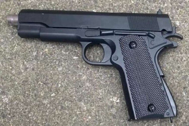 Жінка пограбувала відділення банку з іграшковим пістолетом