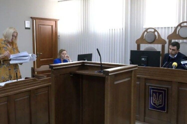 У суді водій, який збив у Луцьку чоловіка і двох його дітей, визнав провину (Відео)