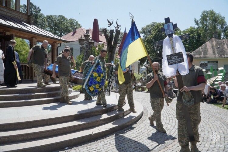 Воював з 22-ого: у Володимирі попрощались із загиблим Героєм Юрієм Глусем