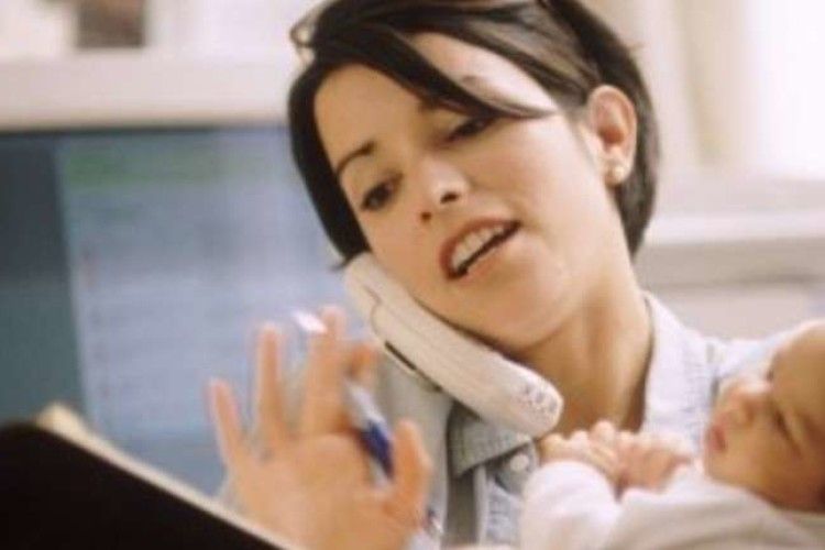 З нового року не скасовують декретну відпустку, а почнуть компенсувати послуги няні