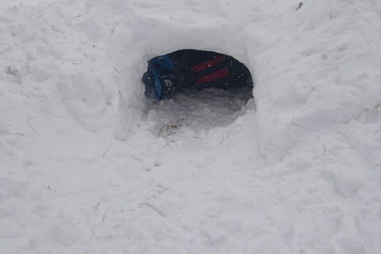 Бійці ДСНС вчилися спати у снігових норах (Фото)