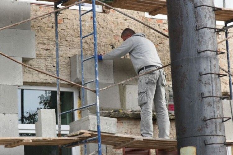 Енергомодернізація в дії: у Луцьку утепляють кілька десятків навчальних закладів (Фото)