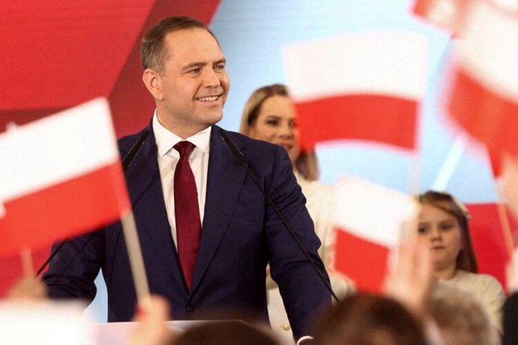Президентом Польщі став Кароль Навроцький, який заявляв: «Україні немає місця ні в НАТО, ні в ЄС, якщо вона не відповість за «злочини» на Волині»