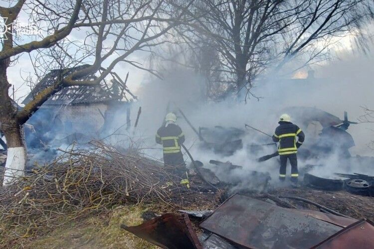 Рятувальники з трьох бригад мчали на пожежу поблизу обласного центру Волині