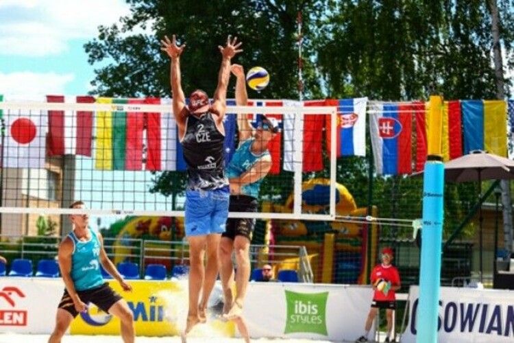Дві українські пари вийшли до півфіналу Світового туру з пляжного волейболу (Трансляція)