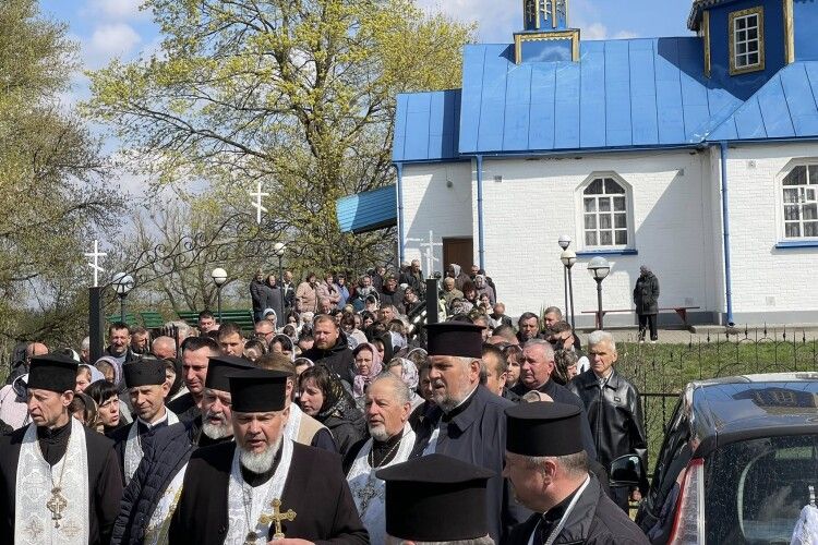 На Волині священнослужителя провели останньою дорогою