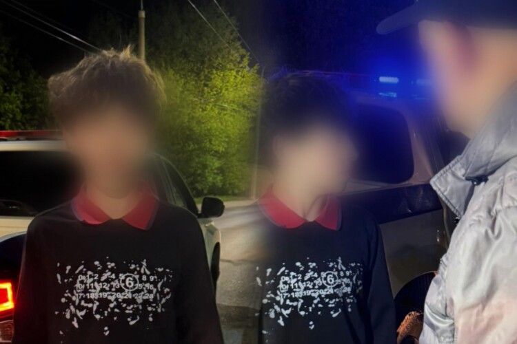 На Волині кілька екіпажів патрульних допомогли вночі розшукати підлітка