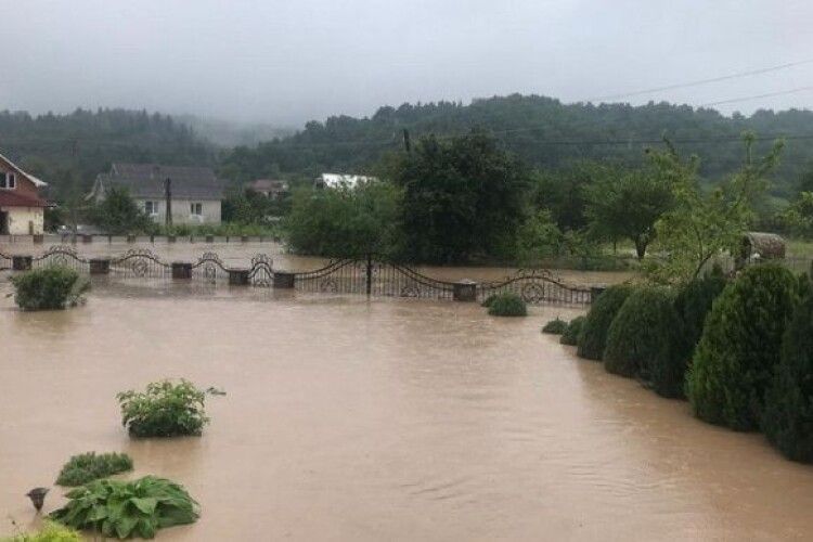 Вода знищила 22 тисячі домогосподарств на Західній Україні – Аваков