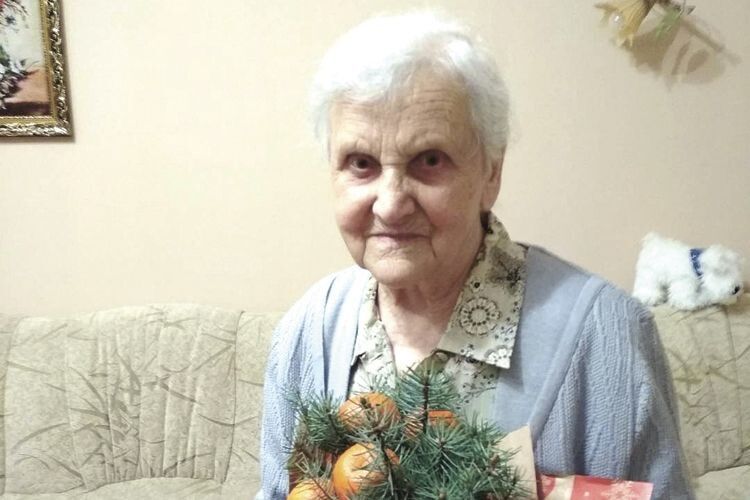 87-річна волинянка Ганна Артишук із кожної пенсії робить пожертву для наших воїнів