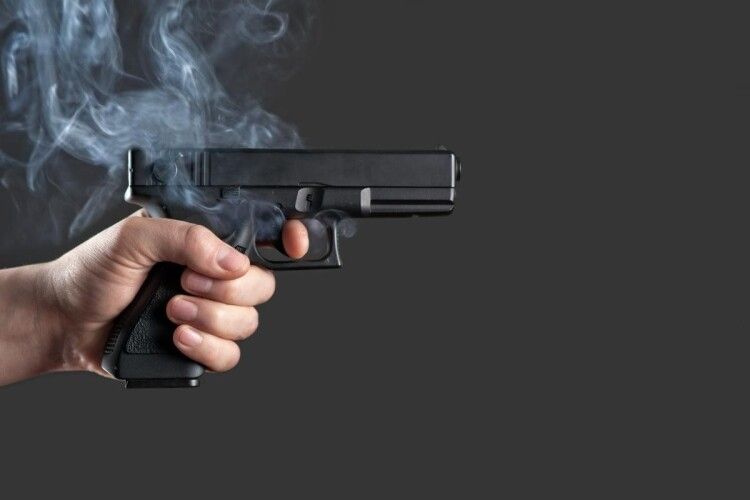 У Києві застрелили колишнього суддю, якого чотири роки тому ловили на одержанні хабаря у розмірі 22 тисячі доларів