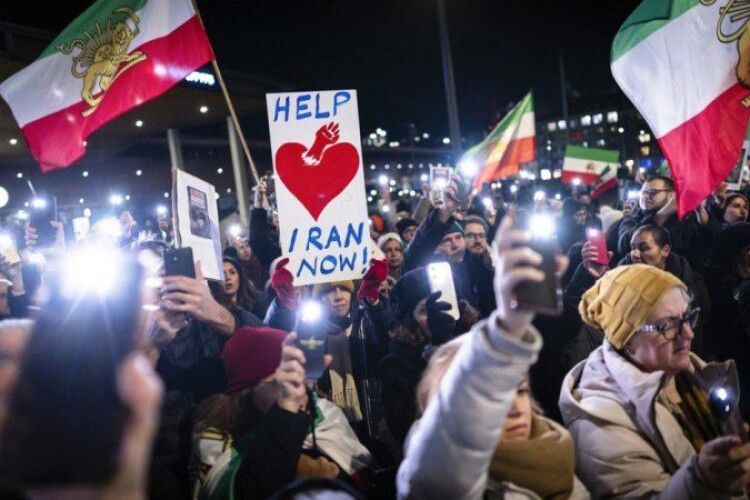 Поки ми спатимемо, США бомбитимуть Іран