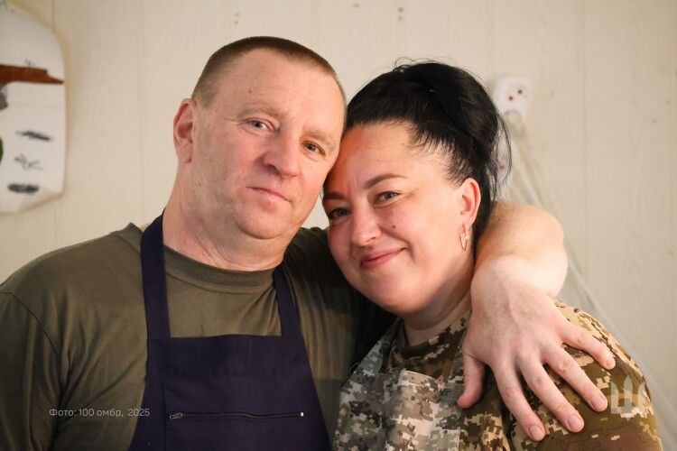 Готують як для рідних: подружжя з Волині на передовій годує батальйон
