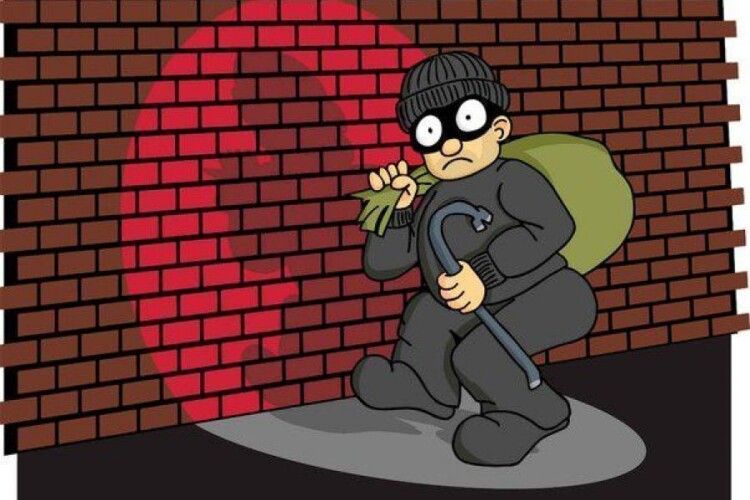 Злодій на Шацьких озерах майстерно обкрадав будинки відпочивальників 