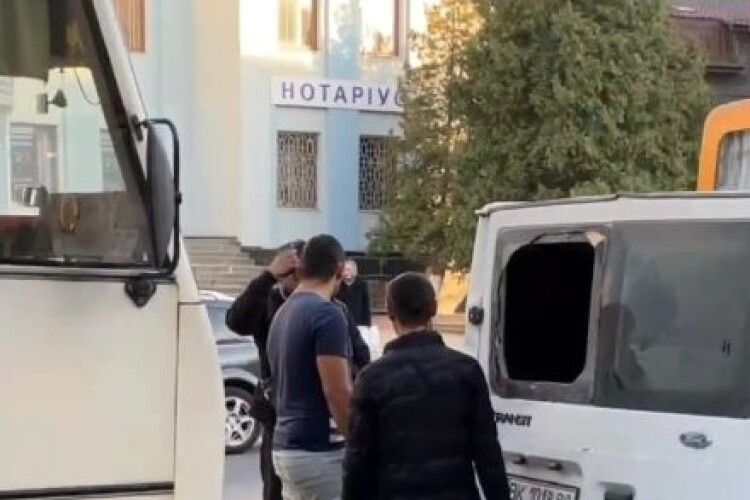 ДТП у Рівному: маршрутка наїхала на мікроавтобус