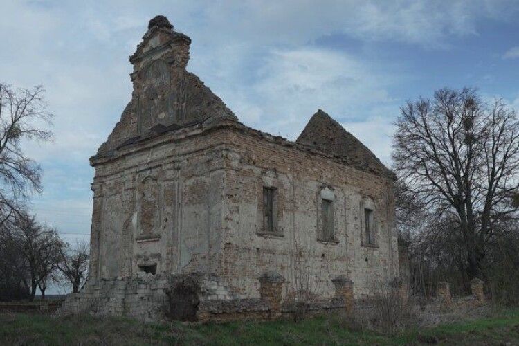 На Рівненщині руйнуються 300-річні фрески унікального храму